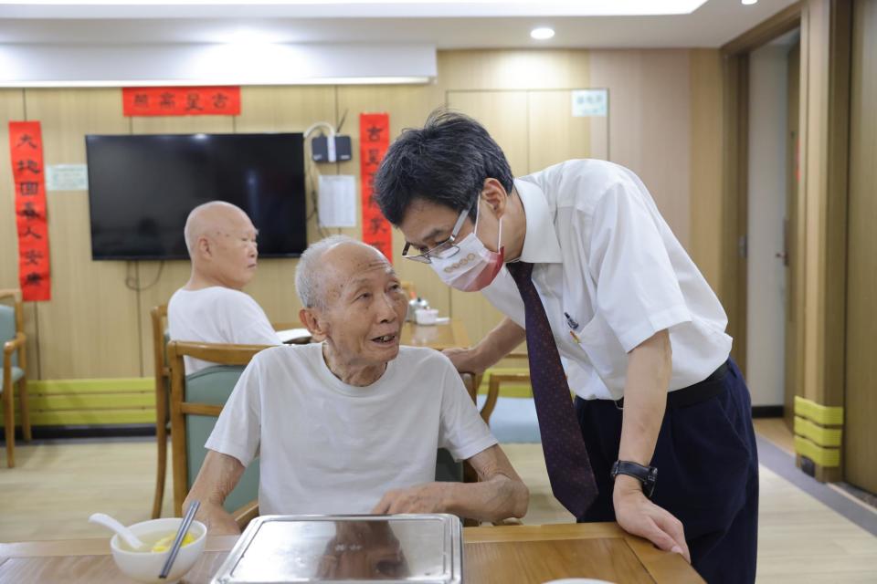 张忠德：中医药服务应进一步融入基层养老服务体系