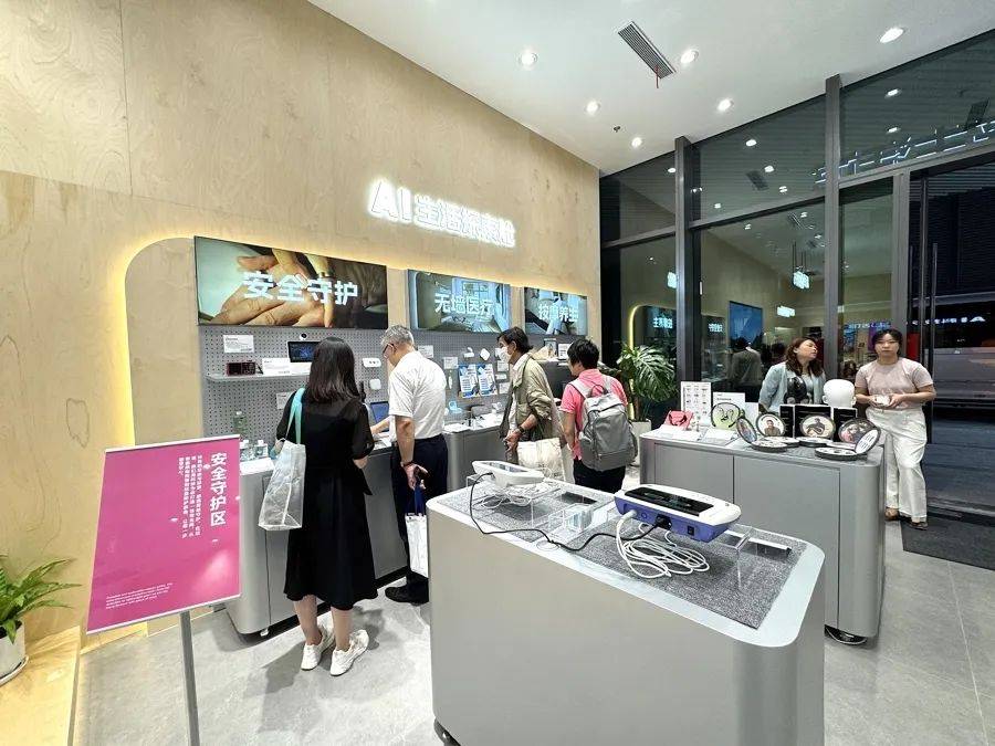 全国首家以“AI+养老”为主题的体验店亮相上海