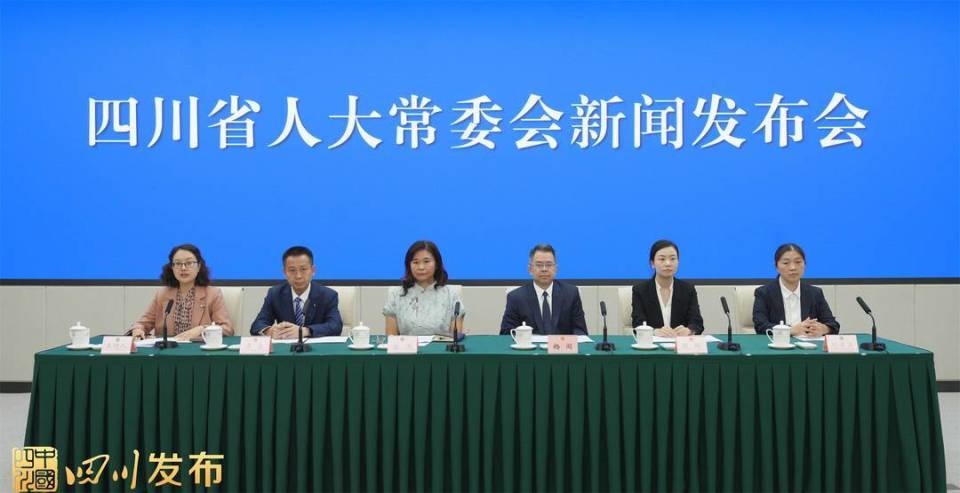 在哪儿养老、靠啥养老、谁来照护?四川为养老服务立法